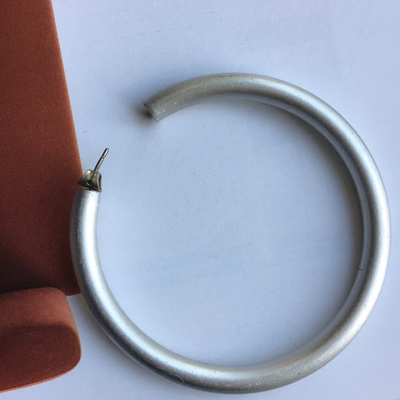 Pair of 90s matte silver hoops vintage VGUC very light vintage - Picture 4 of 16